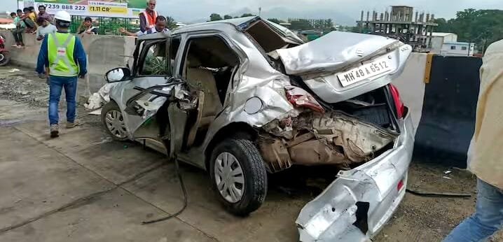 मुंबई-पुणे एक्सप्रेस वे वर भीषण अपघात; दोघे जण ठार चार जखमी