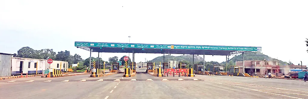 टोलवसुली विनाविलंब, भरपाईस मात्र फारच विलंब Toll collection without delay, compensation is very delayed