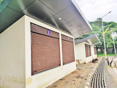 कारवार बसस्थानकावरील गाळे वापराविना पडून