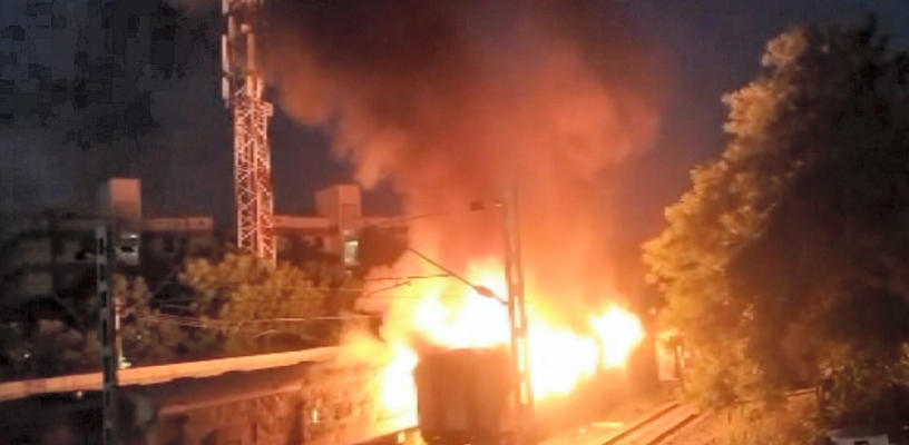 रेल्वेतील स्फोटात तामिळनाडूत 10 ठार 10 killed in train blast in Tamil Nadu