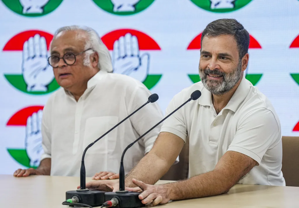 पंतप्रधानांचे संसदेतील हास्य अशोभनीय Prime Minister's smile in Parliament indecent