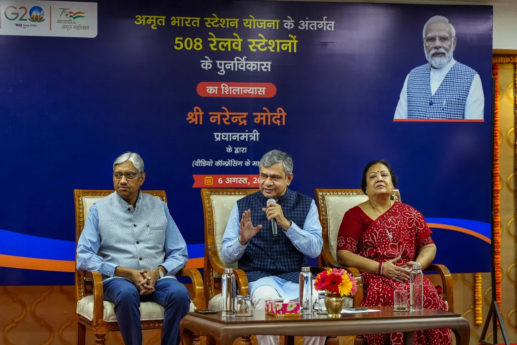 रेल्वेस्थानकांना नवसंजीवनी Revival of railway stations