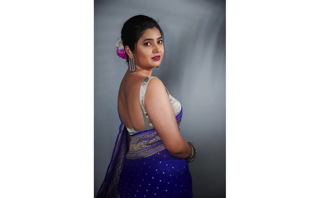 ‘तीन अडकून सीताराम’ मध्ये प्राजक्ता Prajakta in 'Three Trapped Sitaram'