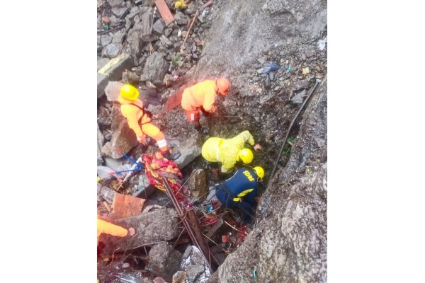 रुद्रप्रयाग भूस्खलनात तिघांचा मृत्यू, 17 बेपत्ता Three dead, 17 missing in Rudraprayag landslide