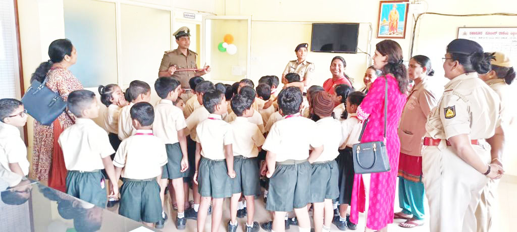 Children visit police station out of curiosity
