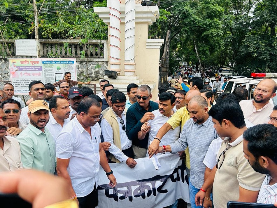 Journalists protested in Satara increasing attacks on journalists