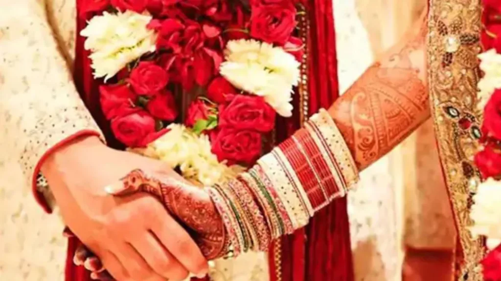 कपिलेश्वर ग्रामपंचायतीचा क्रांतिकारक निर्णय : दोन झाडे लावलेला फोटो आणा..मगच लग्नाची नोंद ! Kapileshwar Gram Panchayat of Radhanagari taluka has decided