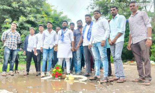 Satara : खड्डय़ांचा वाढदिवस बिर्याणी पार्टी देवून! रिपाईच्या आठवले गटाचे आंदोलन Biryani party for Khads Agitation of RPI