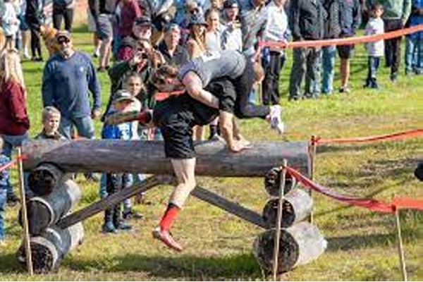 पत्नीला उचलून घेत पळण्याची प्रथा The practice of picking up the wife and running away