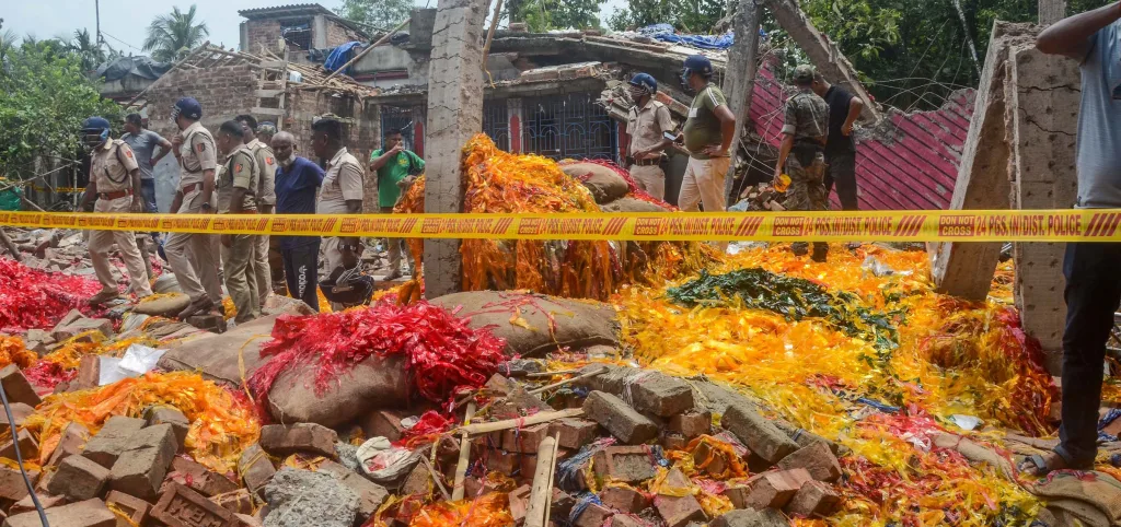 8 people were killed in the explosion in the firecracker factory