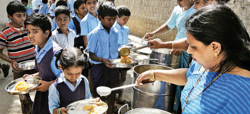 मध्यान्ह आहारासाठी ‘अक्षय पात्र’ पर्यायी व्यवस्था Stop midday meal of NGOs