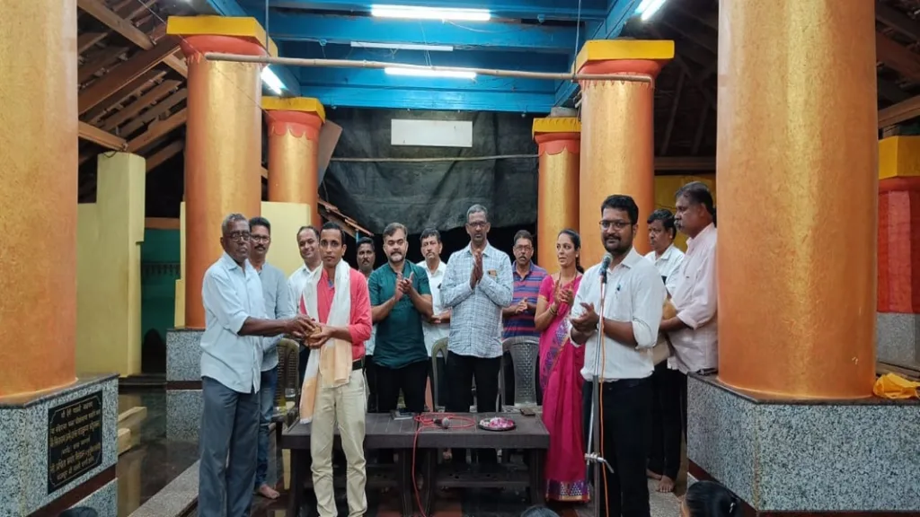 दुचाकी चोरांना पकडणाऱ्या युवकांचा आरोस येथे सन्मान