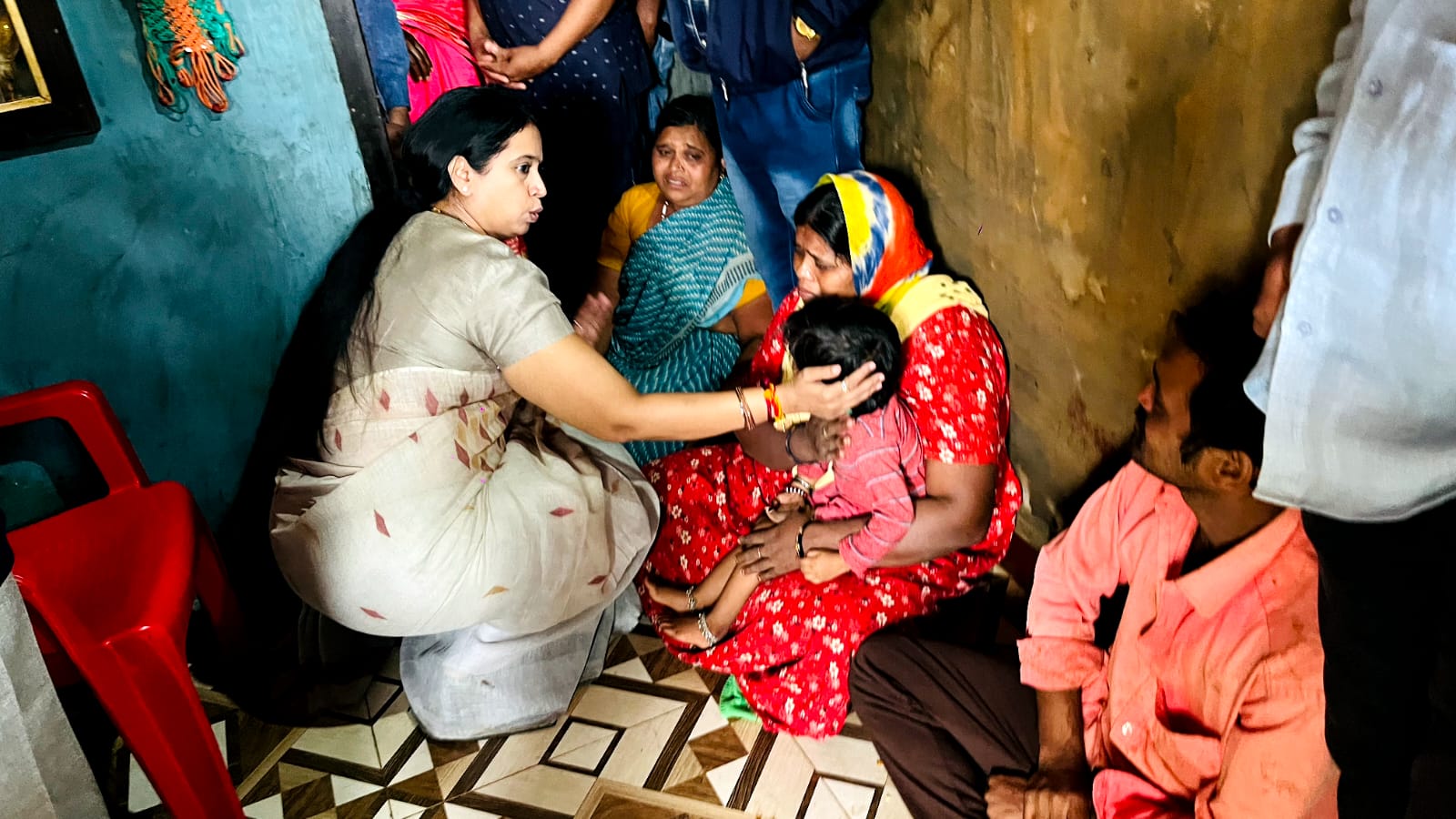 Minister Hebbalkar consoled the families of the deceased couple of Bijgarni