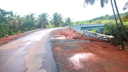 तळवणे- वेळवेवाडी पुलाचा भराव खचला | रस्त्याला धोका