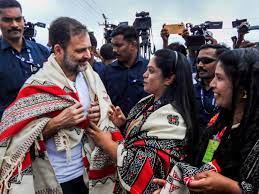 राहुल गांधींचा उटीमध्ये आदिवासींसोबत डान्स Rahul Gandhi dances with tribals in Ooty