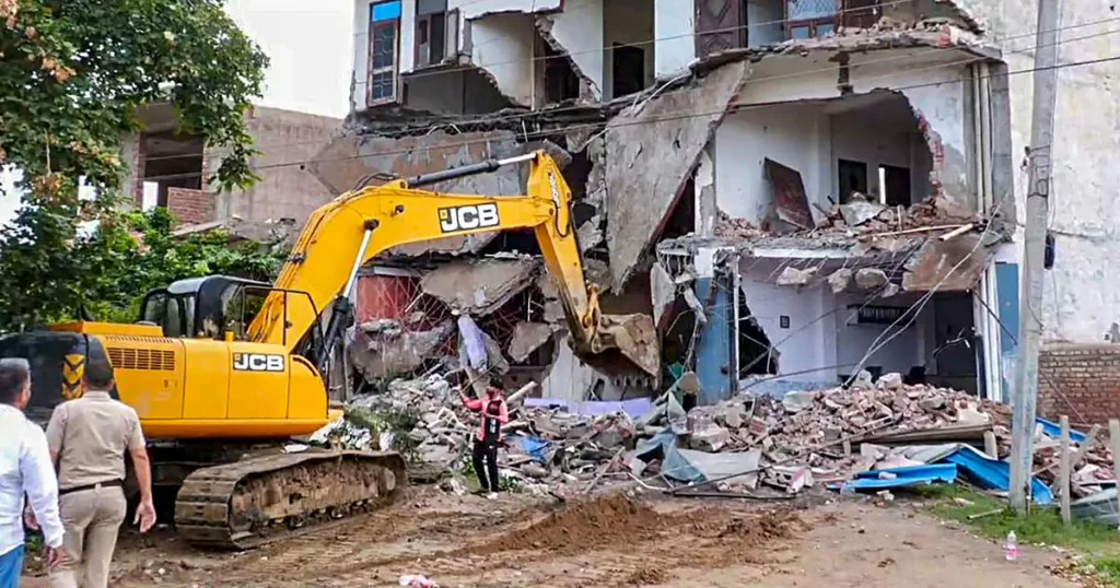 ‘नूंह’मधील वादग्रस्त हॉटेल जमीनदोस्त Controversial Hotel Zamindost in 'Nooh'