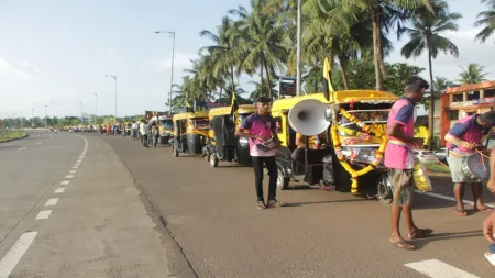 नारळी पौर्णिमेनिमित्त ओरोस रिक्षा युनियन मार्फत भव्य मिरवणूक