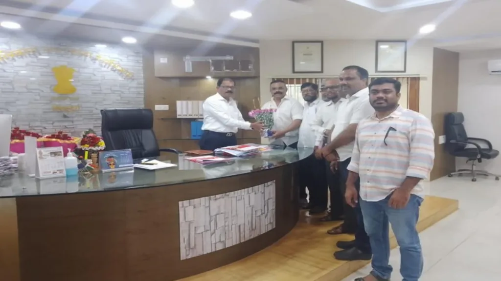 राष्ट्रवादी पदाधिकाऱ्यांनी दिल्या नवनियुक्त जिल्हाधिकाऱ्यांना शुभेच्छा !