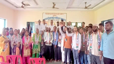 युवक जिल्हाध्यक्ष विशाल जाधव यांच्या नेतृत्वाखाली शेकडो कार्यकर्त्यांचा राष्ट्रवादीत प्रवेश