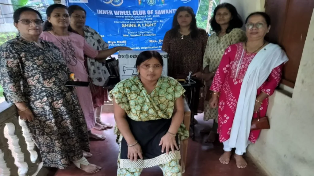इनरव्हील क्लब सावंतवाडीचा अपंग महिलेला आधार !