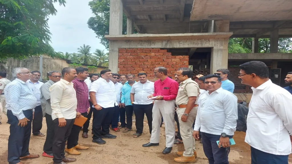 मालवण एसटी स्टँडच्या नवीन इमारतीच्या कामाची आ. वैभव नाईक यांनी केली पाहणी