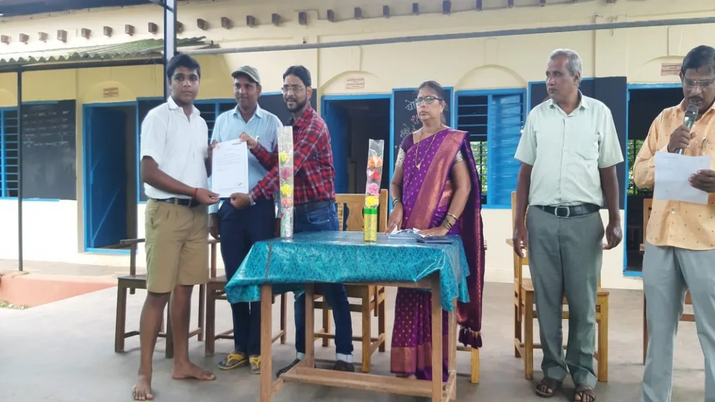 महसूल सप्ताह निमित्त मसुरे मध्ये विविध दाखल्यांचे वितरण