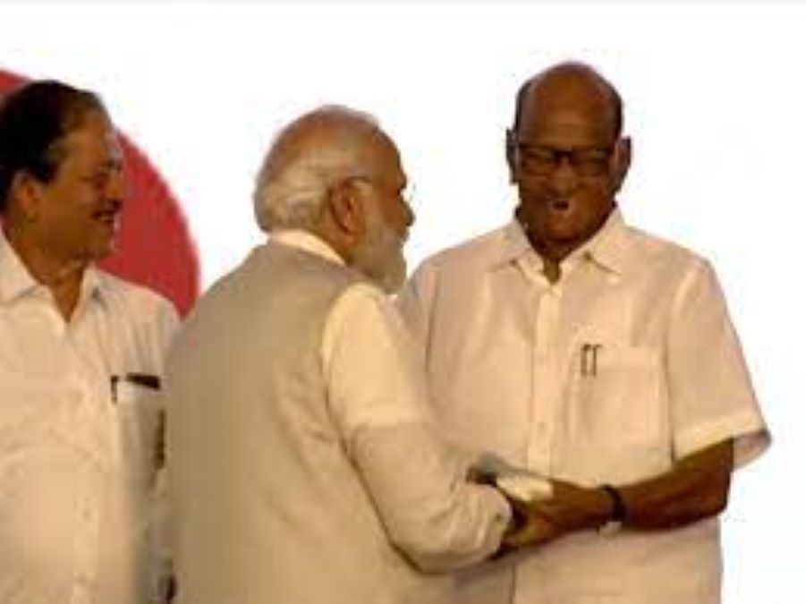 Welcoming Narendra Modi in Pune