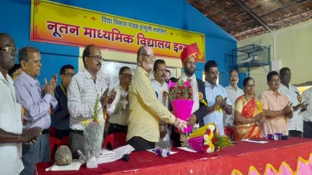 इन्सुली शाळेचे शिक्षक गुरुनाथ पेडणेकर यांचा निरोप समारंभ उत्साहात