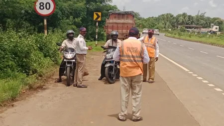 पिंगुळीत महामार्ग पोलिसांनी राबविली वाहतूक जनजागृती मोहीम