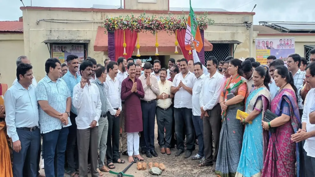 सावंतवाडी रेल्वेस्थानक सुशोभिकरण कामाचे राजन तेलींच्या हस्ते भूमिपूजन