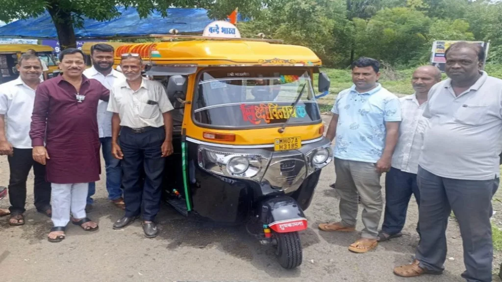 सावंतवाडी रेल्वे स्थानकात गाड्यांचे थांबे वाढवा !