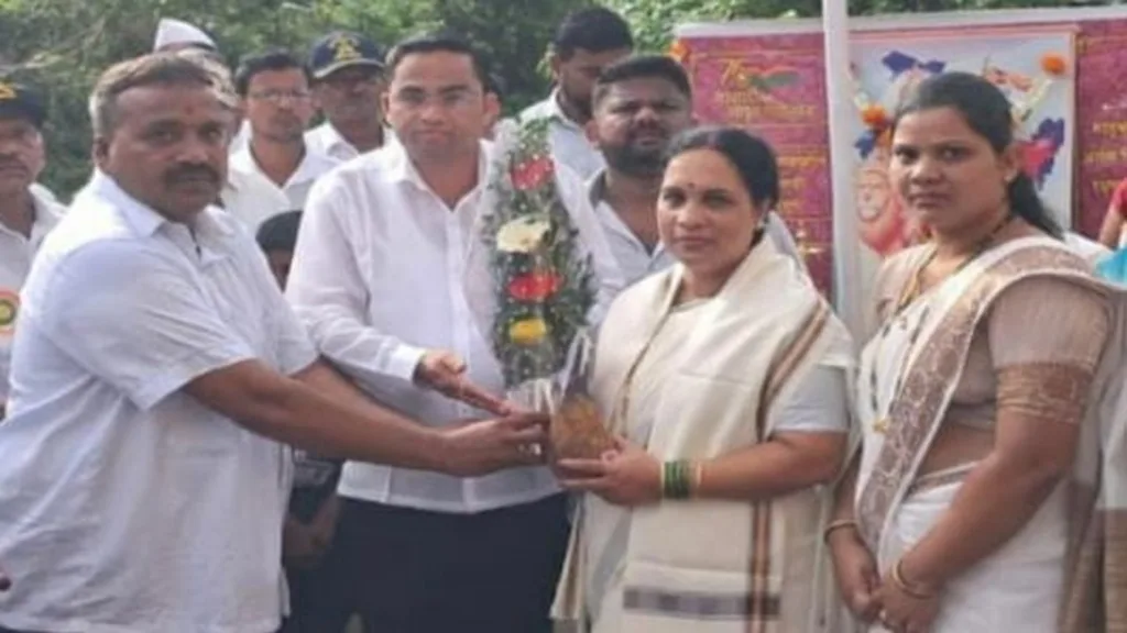 शिक्षिका सौ. रश्मी सावंत यांच्या शैक्षणिक कार्याचा गौरव