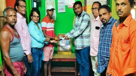 दशावतार राजन गावडे यांच्या कुटुंबीयांना संदिप गावडेंकडून आर्थिक मदत