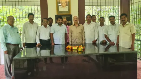 सतेज पाटीलांनी वाहिली भाईसाहेब सावंत यांना आदरांजली