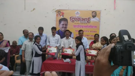 विद्यार्थी व पालकांनी नव्या शैक्षणिक बदलाचा स्विकार करावा -मंत्री केसरकर