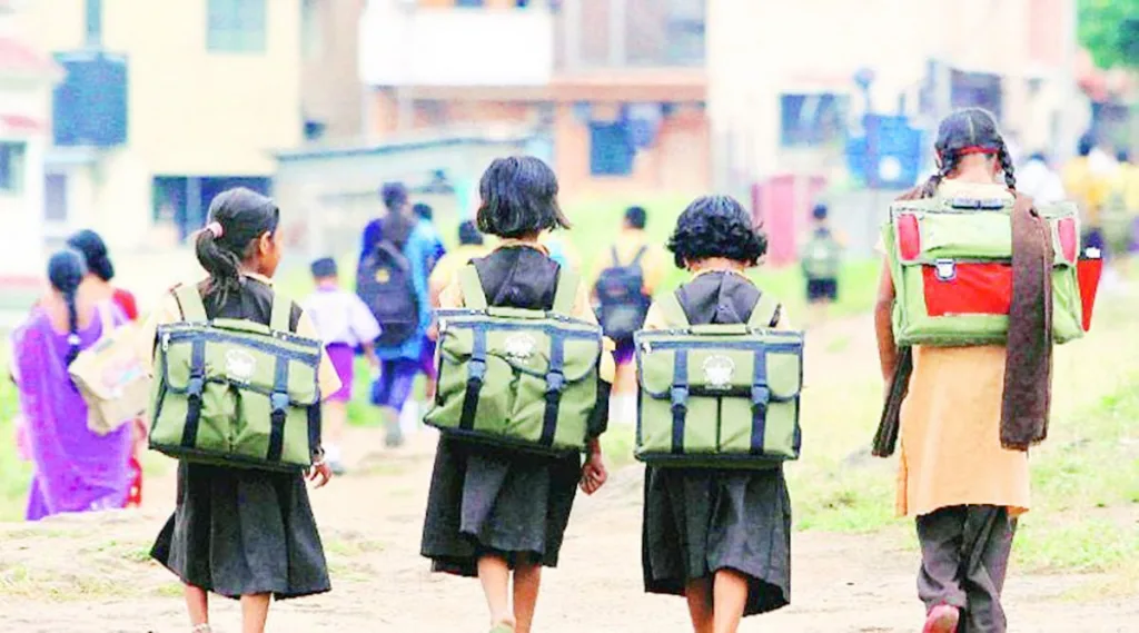 Support of parprantiya students to Marathi schools