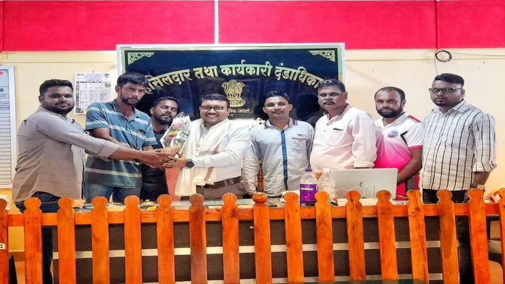 मनसेने घेतली सावंतवाडी तहसिलदारांच्या “ऑनफिल्ड” कार्यतत्परतेची दखल