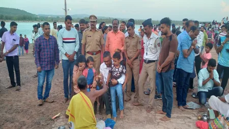 पारंपारिकता जपत वेंगुर्ले बंदरात नारळी पौर्णिमा उत्साहात !