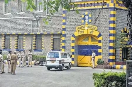 येरवडा कारागृहात कैद्याचा आत्महत्येचा प्रयत्न Suicide attempt of a prisoner in Yerawada Jail