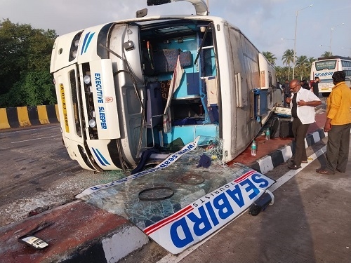 आगशीत बसला अपघात, सात प्रवासी जखमी