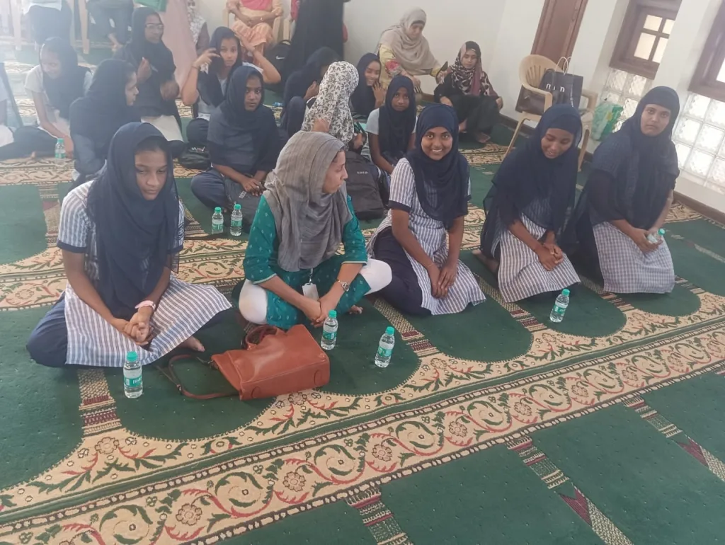 Controversy due to students visiting mosque