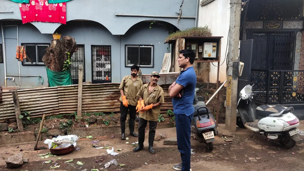 मनपा आयुक्तांची भाजी मंडईंना भेट Municipal Commissioner's visit to vegetable markets