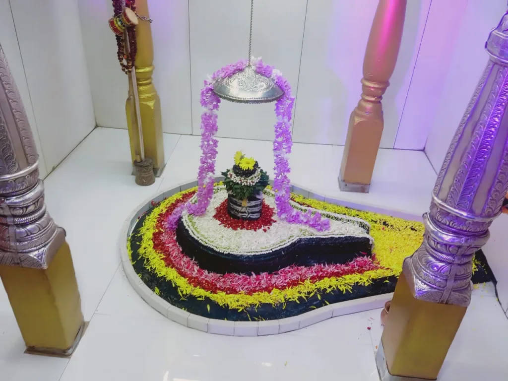 The shout of Lord Mahadev echoed in the temple