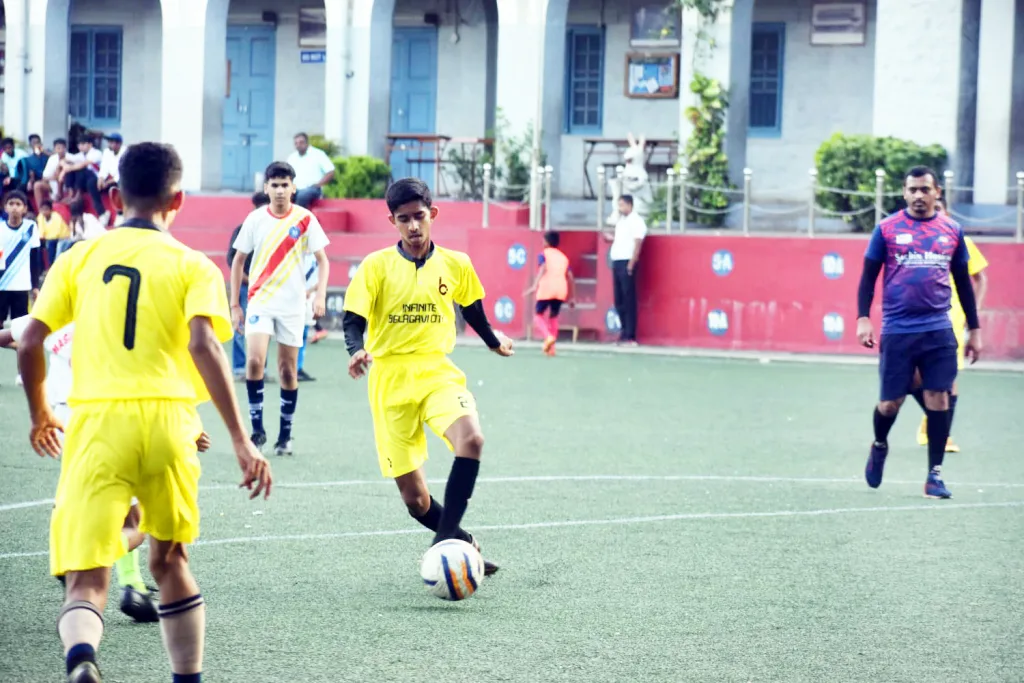 फिनिक्स, केएलई, गडहिंग्लज, जैन, मॅजिक स्पोर्टींग संघ विजयी Phoenix, KLE, Gadhinglaj, Jain, Magic Sporting team won