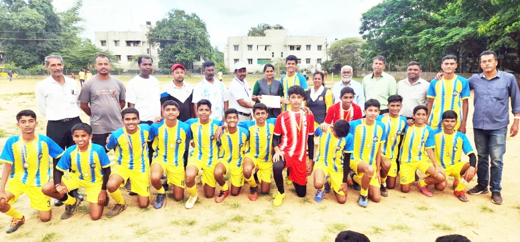 तालुकास्तरीय फुटबॉल स्पर्धेत सेंट पॉल्स, झेवियर्स विजेते St. Paul's, Xavier's winners in taluka level football tournament
