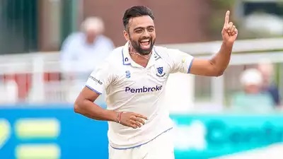उनादकट, यादव यांची चमक Unadkat, Yadav shines in county