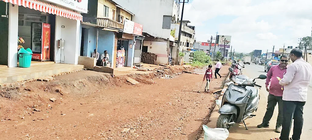 Digging of road in Hunchenhatti, trouble to shopkeepers
