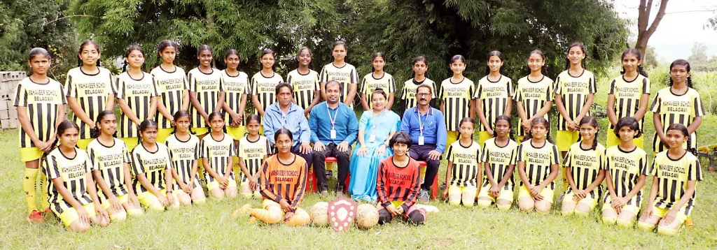 भगवान महावीर फुटबॉल संघ जिल्हा स्पर्धेसाठी पात्र Bhagwan Mahavir Football Team qualified for district tournament