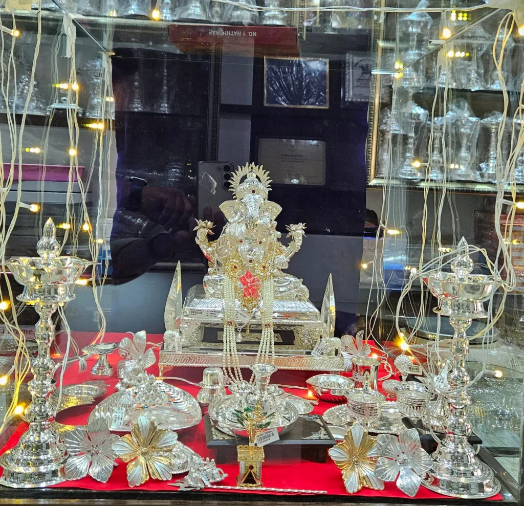 गणेशभक्तांसाठी बाप्पाचे चांदीचे दागिने Bappa's Silver Jewelery for Ganesha Devotees