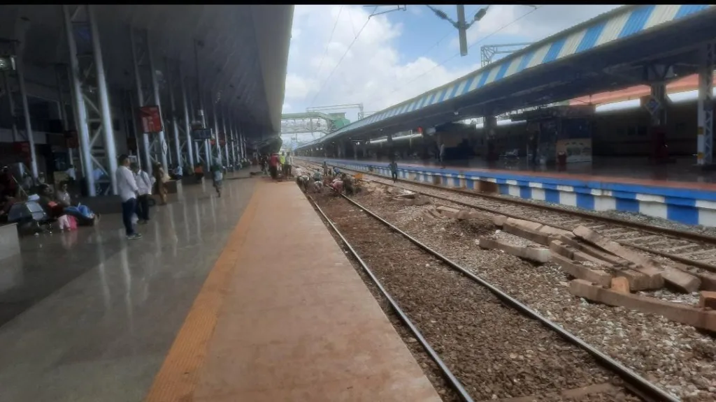 Commencement of concrete sleeper replacement work